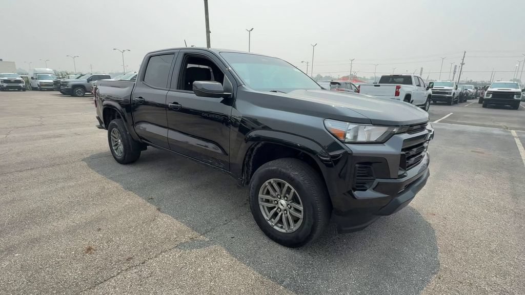 Used 2023 Chevrolet Colorado LT AWD/4WD image 2