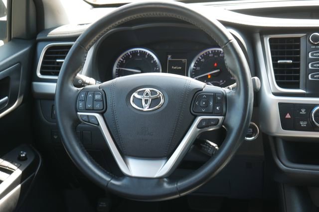 Used 2018 Toyota Highlander SE AWD/4WD image 18