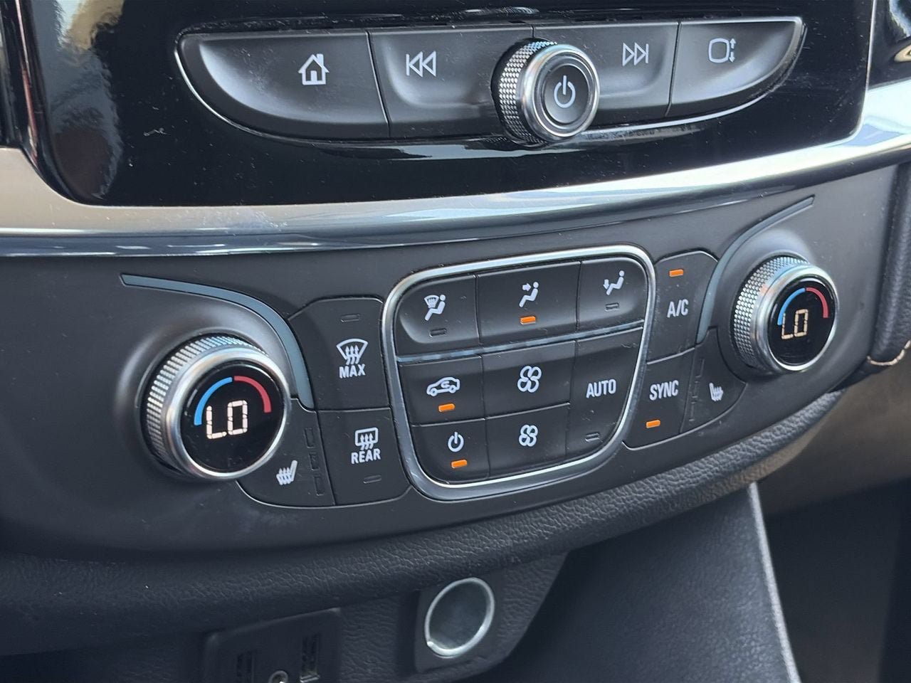 Used 2019 Chevrolet Traverse LT FWD image 26