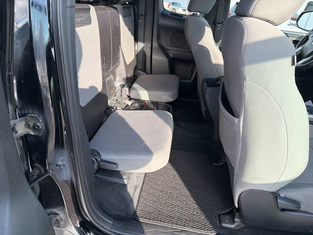 Used 2016 Toyota Tacoma SR5 w/ Towing Package image 9