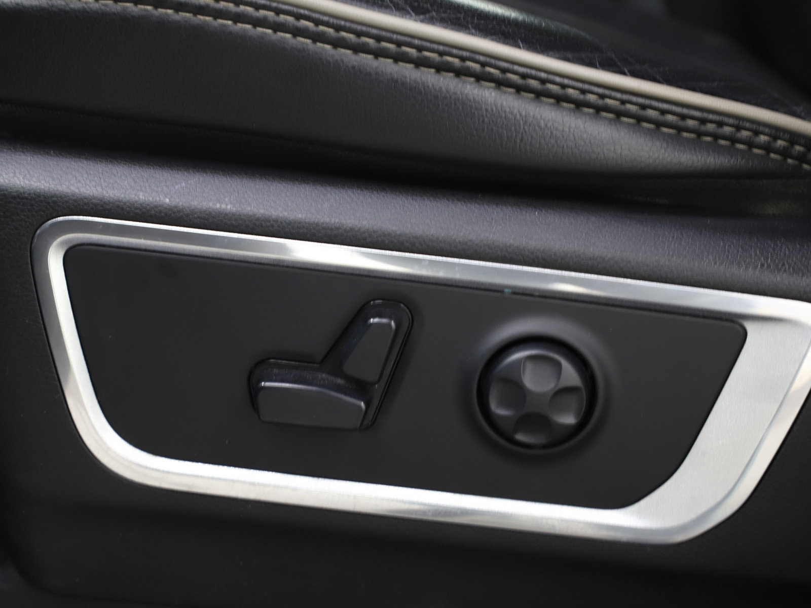 Used 2019 RAM 1500 Laramie image 25