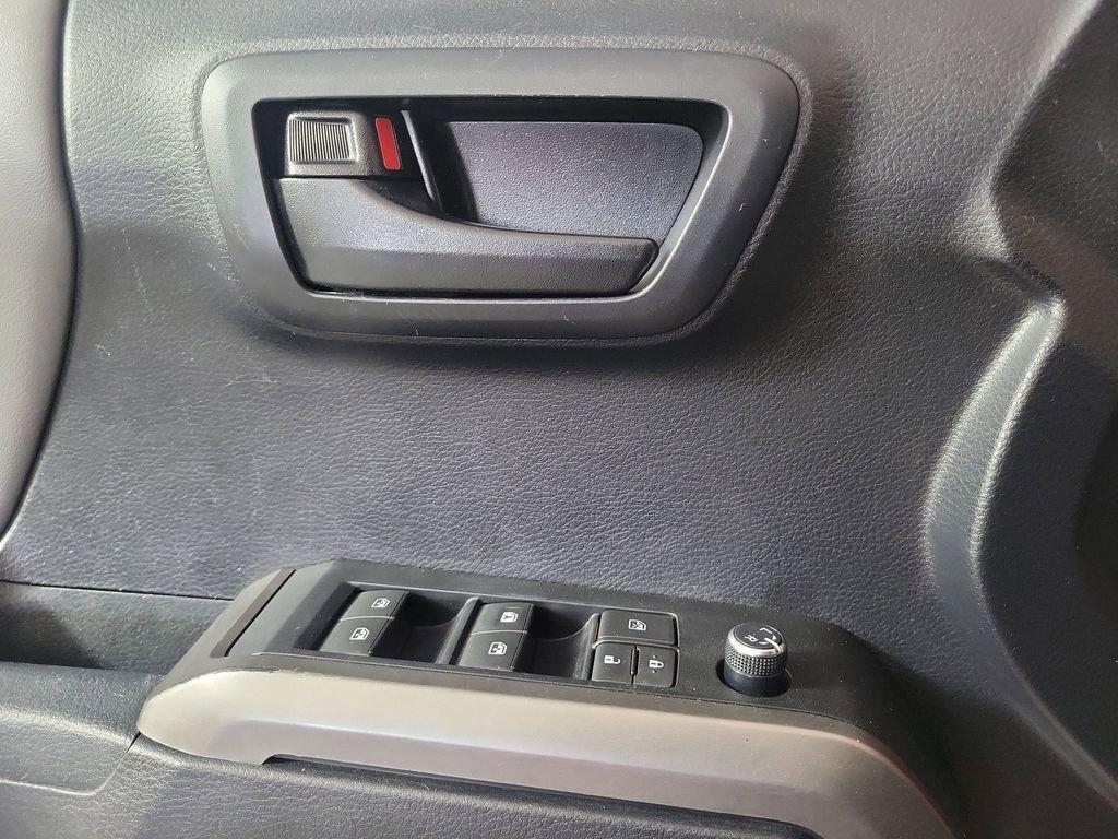 Used 2018 Toyota Tacoma SR5 RWD image 16