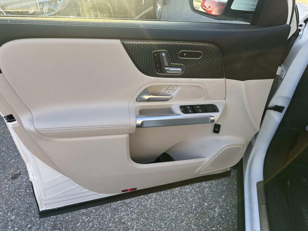 Used 2025 Mercedes-Benz GLB 250 image 18