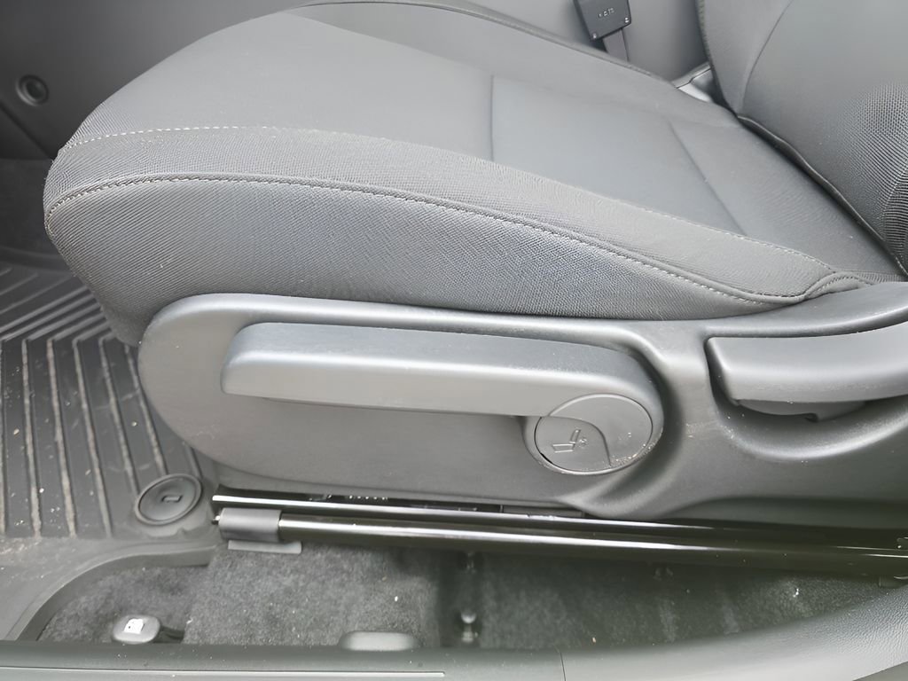 New 2026 Hyundai Kona SE image 16