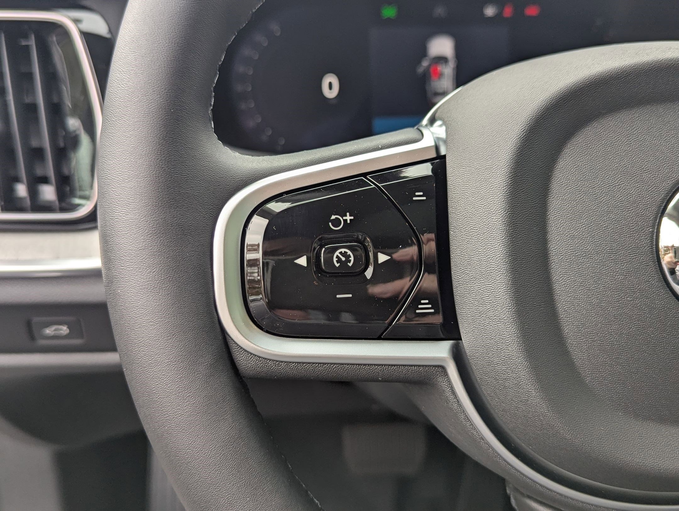 New 2026 Volvo V60 B5 Cross Country Ultra w/ Protection Package Premier image 11