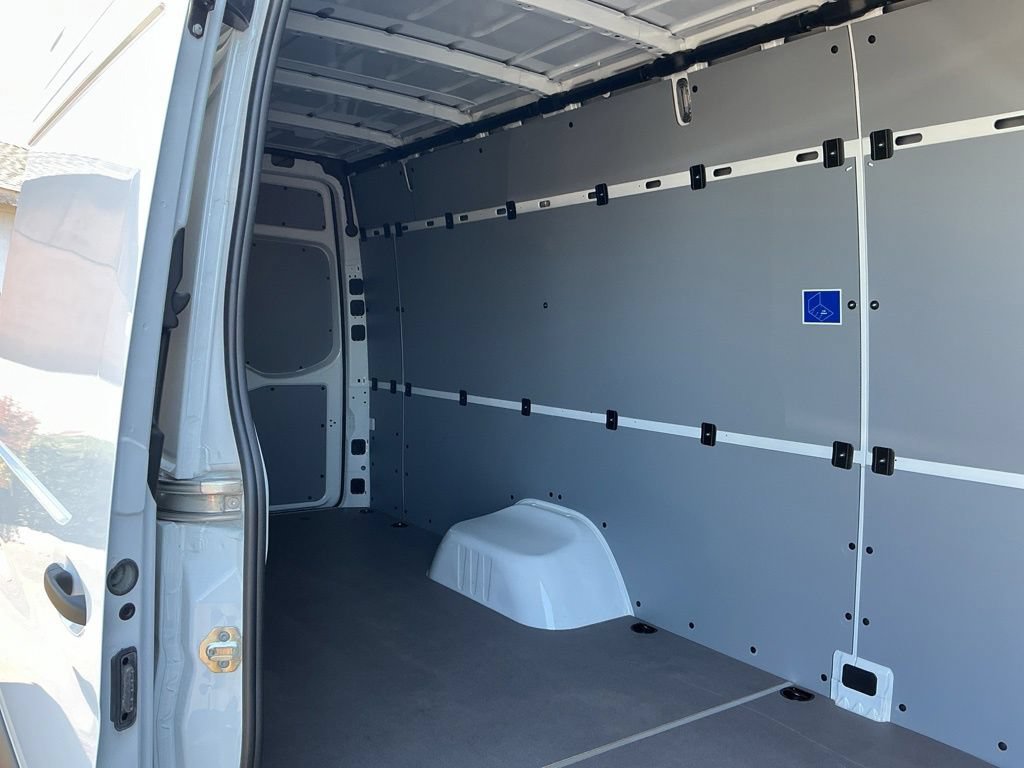 Used 2025 Mercedes-Benz Sprinter 4500 image 21