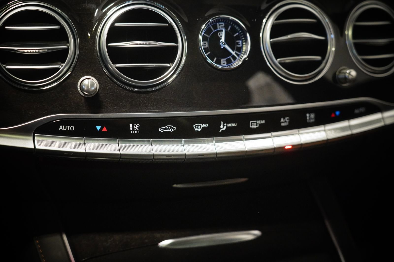 Used 2020 Mercedes-Benz S 560 4MATIC Sedan image 25