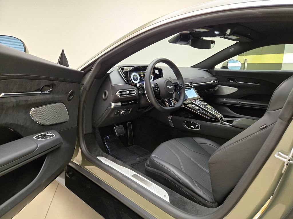 Used 2025 Aston Martin V8 Vantage Coupe RWD image 16