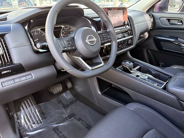 Used 2024 Nissan Pathfinder SV w/ Black Appearance Package FWD image 21