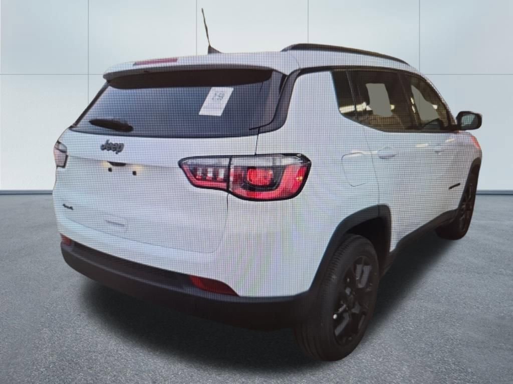 Used 2025 Jeep Compass Latitude w/ Convenience Group image 3