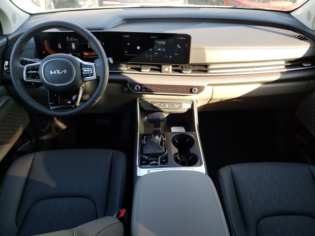 New 2026 Kia Carnival EX FWD image 11