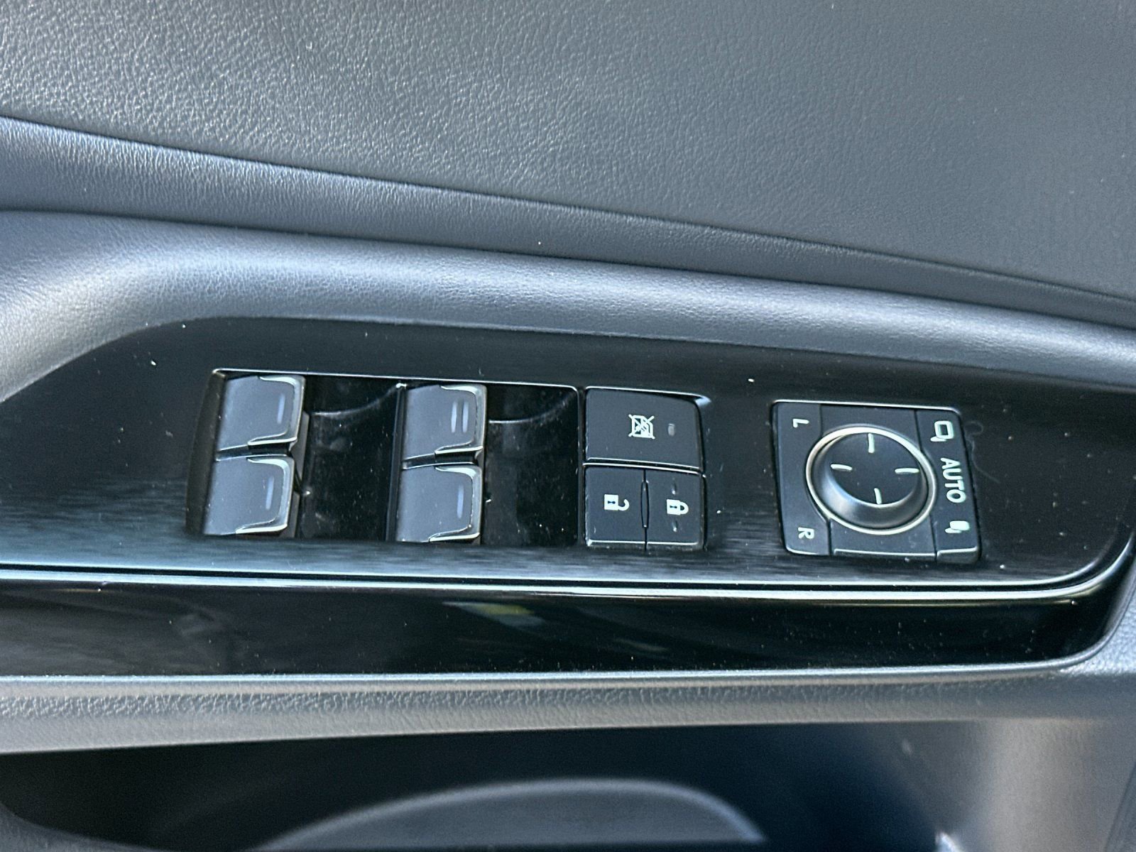 Used 2024 Lexus ES 300h w/ Premium Package image 12