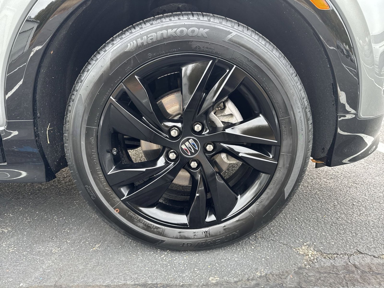 Used 2024 Buick Encore GX Sport Touring image 2