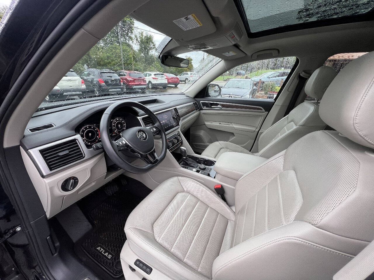 Used 2019 Volkswagen Atlas SEL Premium AWD/4WD image 16