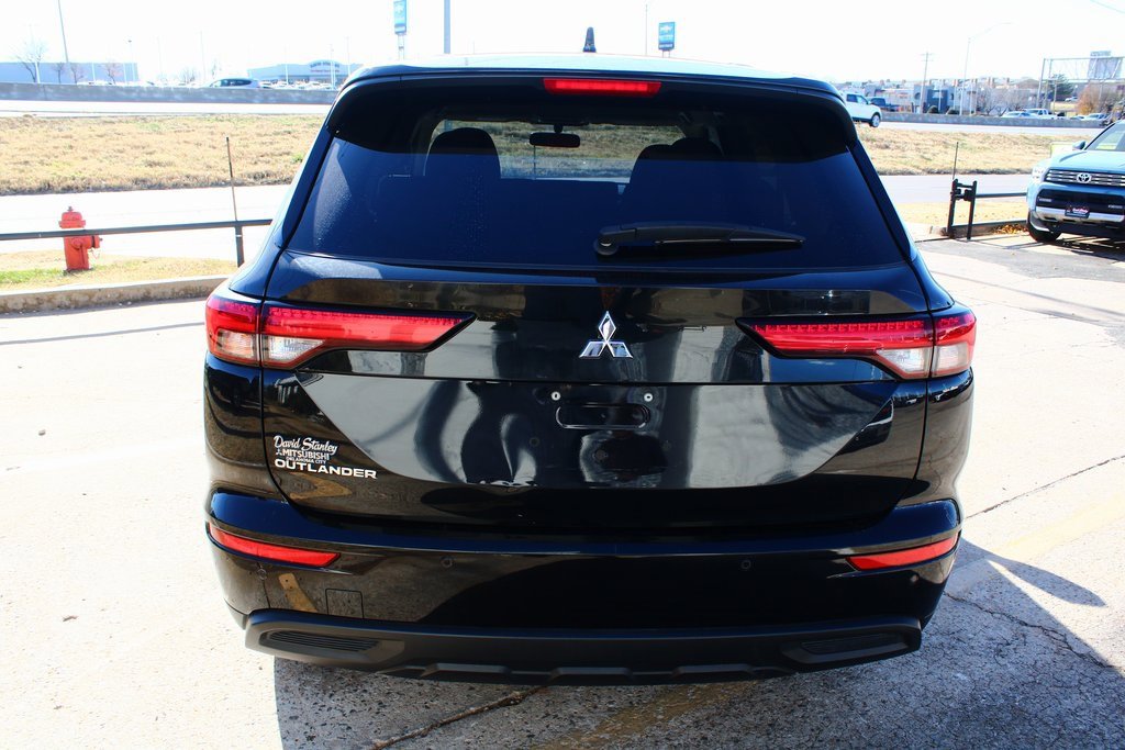 Used 2024 Mitsubishi Outlander ES image 8