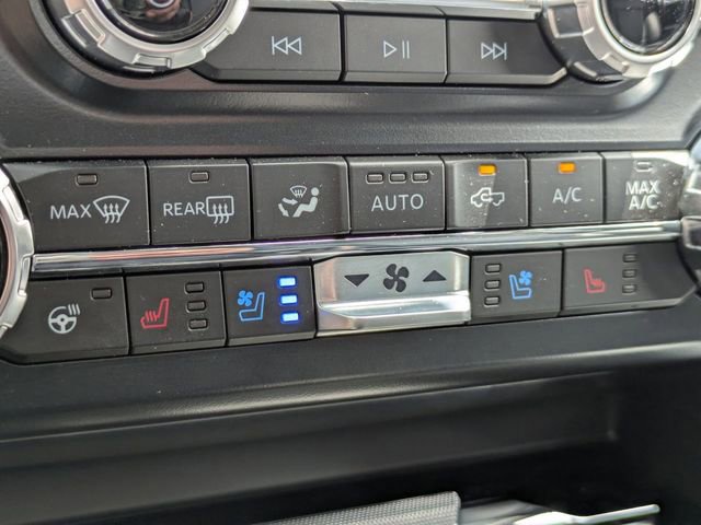 Used 2025 Ford F250 Lariat w/ Black Appearance Package AWD/4WD image 27