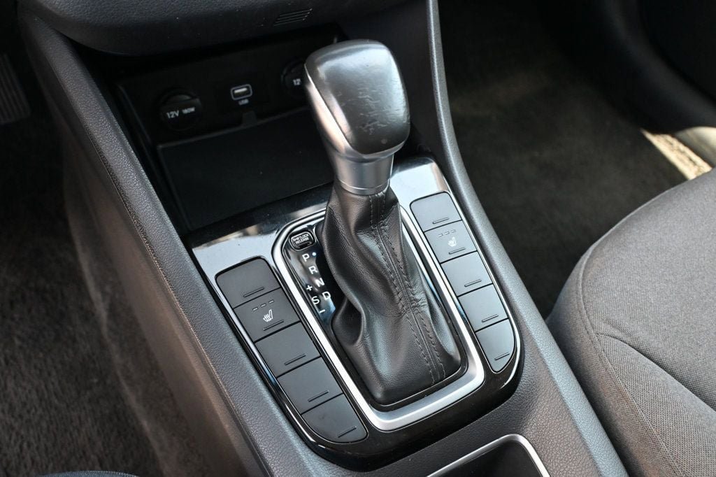 Used 2020 Hyundai Ioniq SE FWD image 10