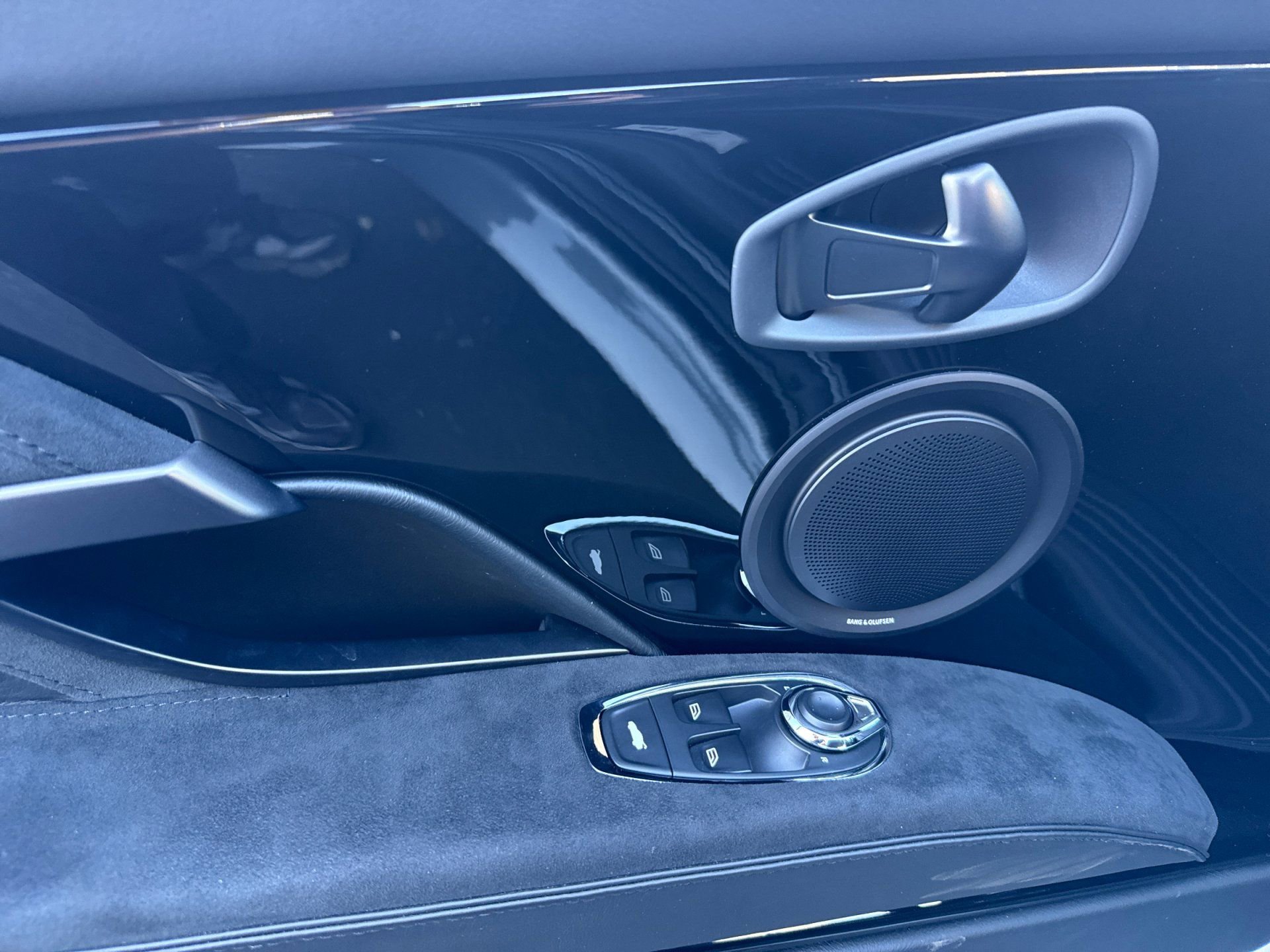 Used 2020 Aston Martin DBS Superleggera Volante image 12