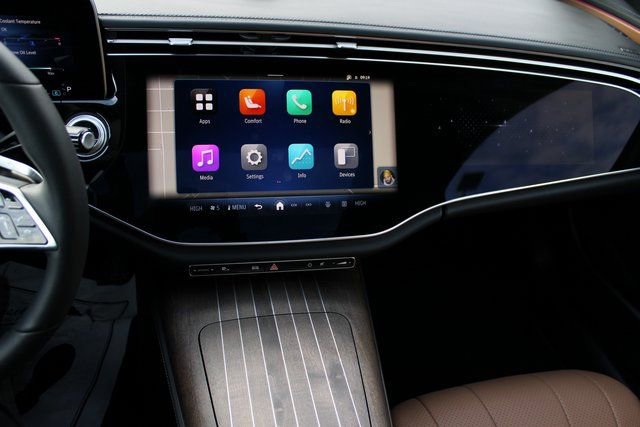 Used 2024 Mercedes-Benz E 350 4MATIC Sedan image 24