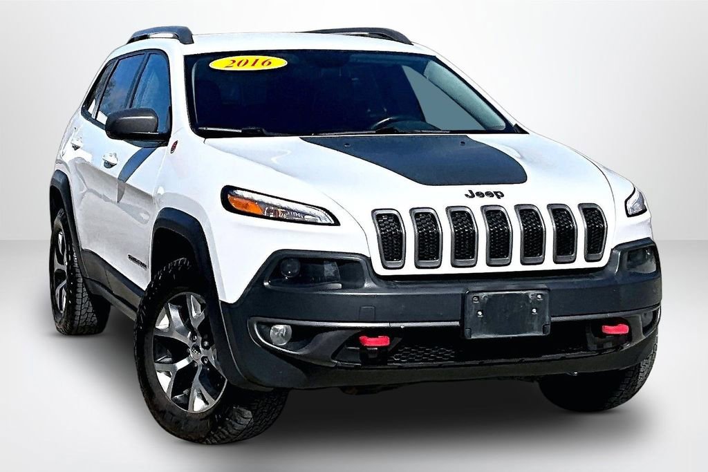Used 2016 Jeep Cherokee Trailhawk w/ Leather Interior Group AWD/4WD image 3