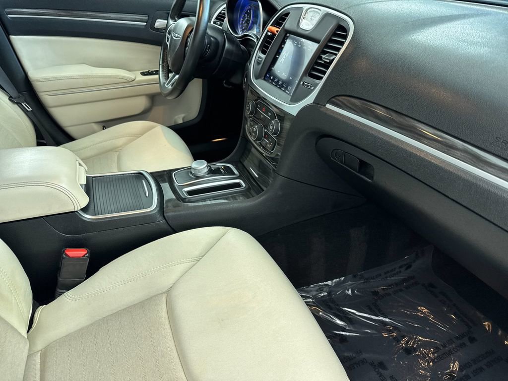 Used 2019 Chrysler 300 Touring image 14