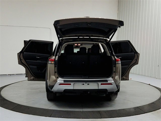 Used 2024 Nissan Pathfinder Platinum w/ Cargo Package image 14