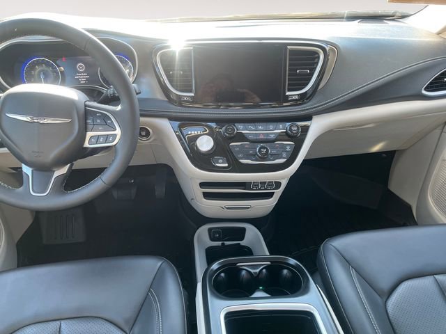 Used 2023 Chrysler Pacifica Touring-L AWD/4WD image 10