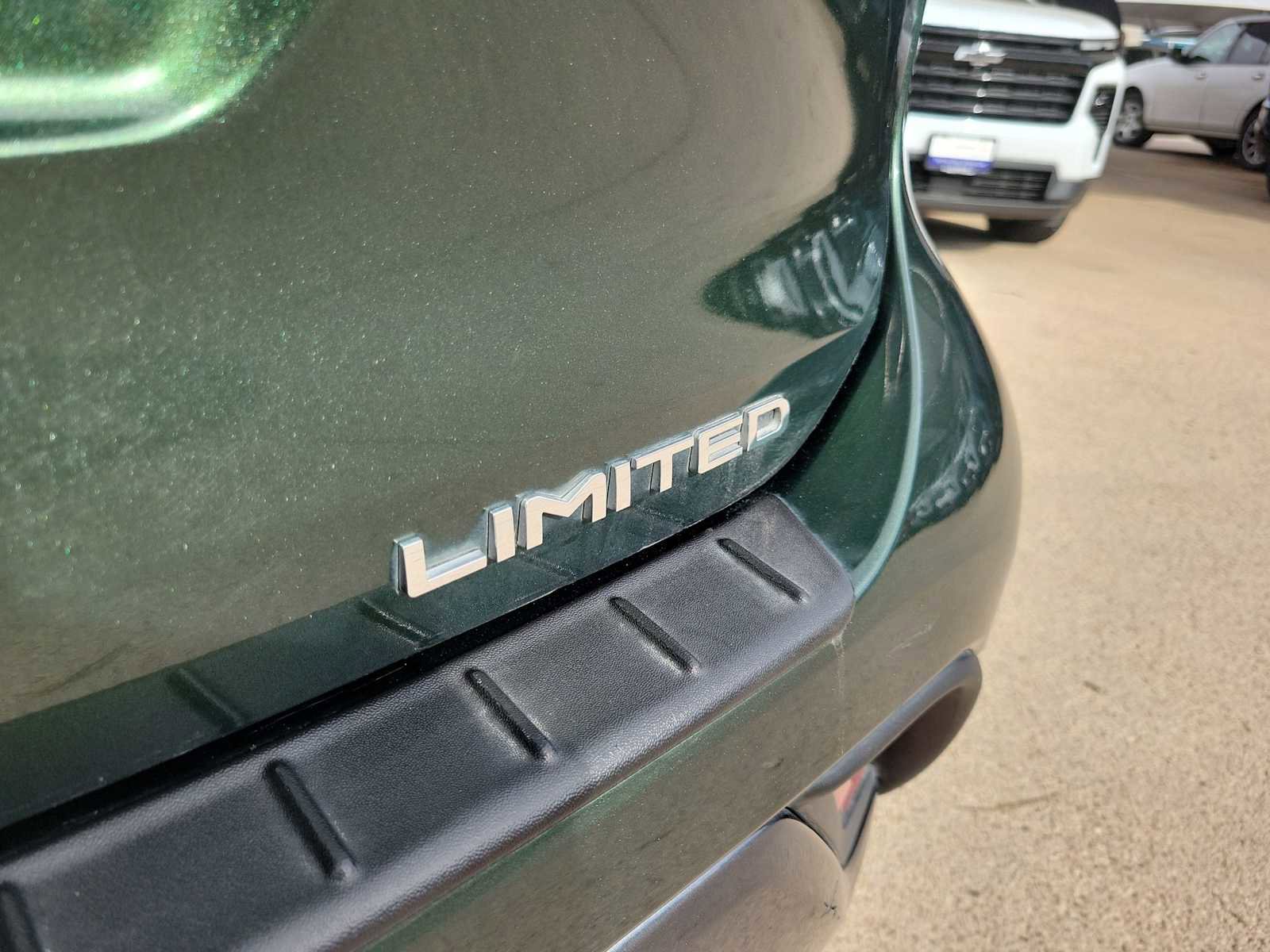 Used 2023 Toyota Highlander Limited image 3