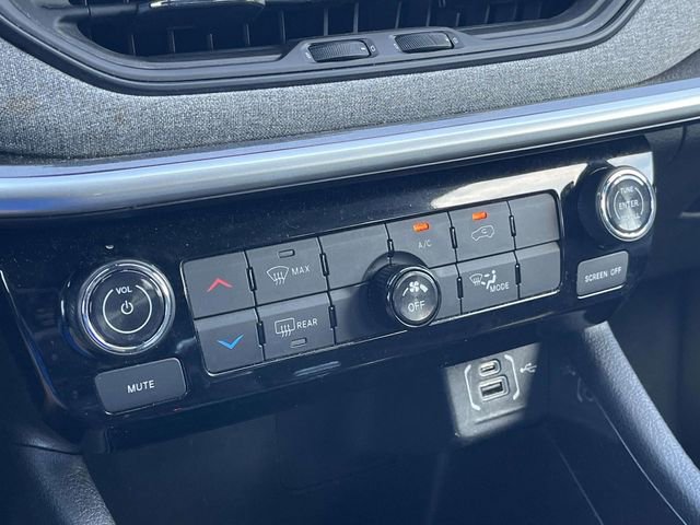 Used 2024 Jeep Compass Latitude image 35