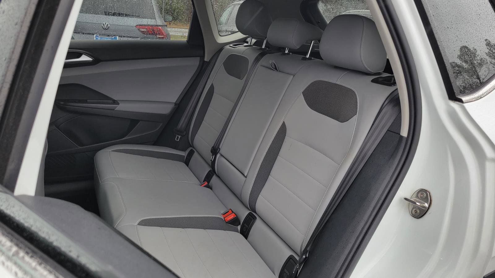 Used 2022 Volkswagen Taos SE w/ Panoramic Sunroof Package image 34