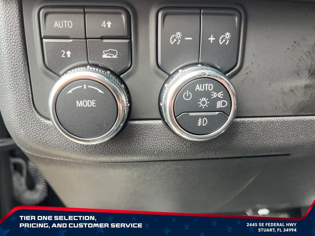Used 2025 GMC Yukon Denali AWD/4WD image 17