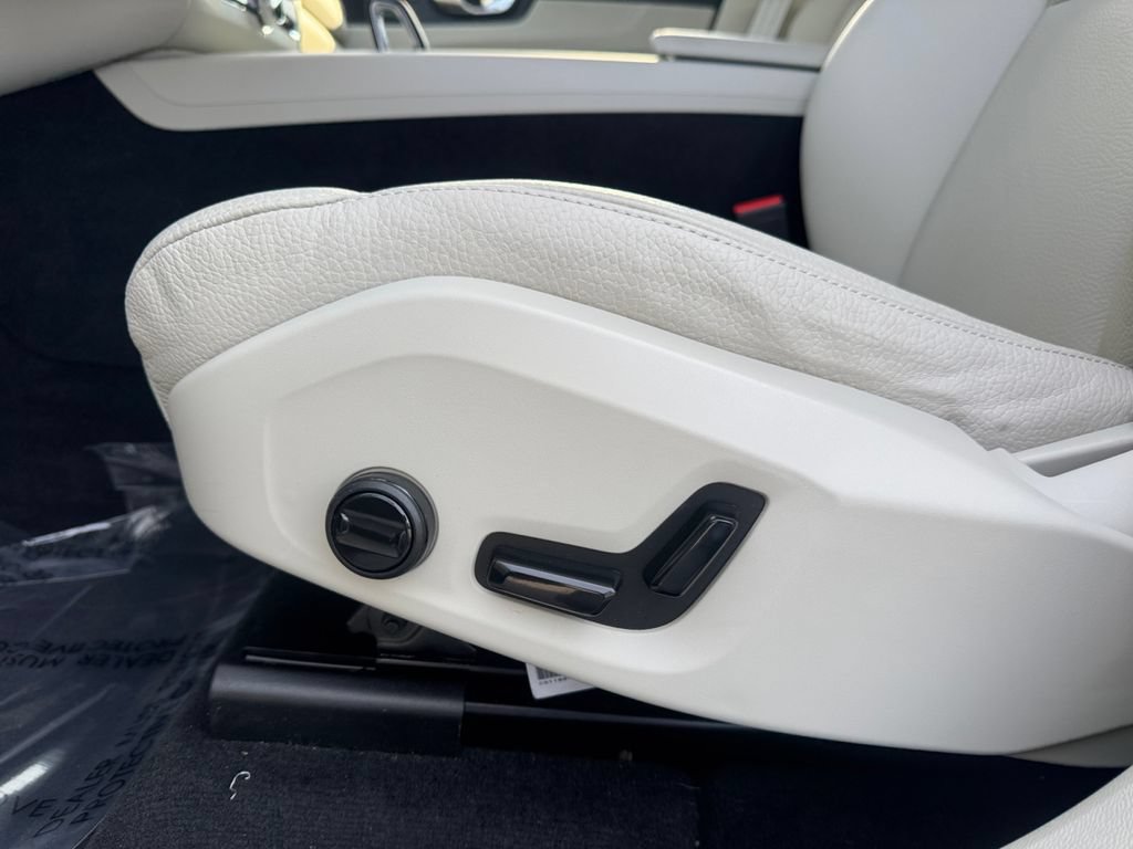 Certified 2023 Volvo XC60 B5 Core w/ Climate Package AWD/4WD image 12
