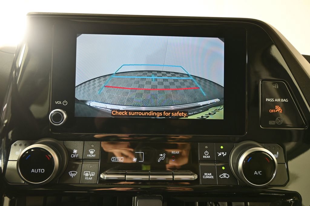 Used 2024 Toyota Highlander XLE AWD/4WD image 27