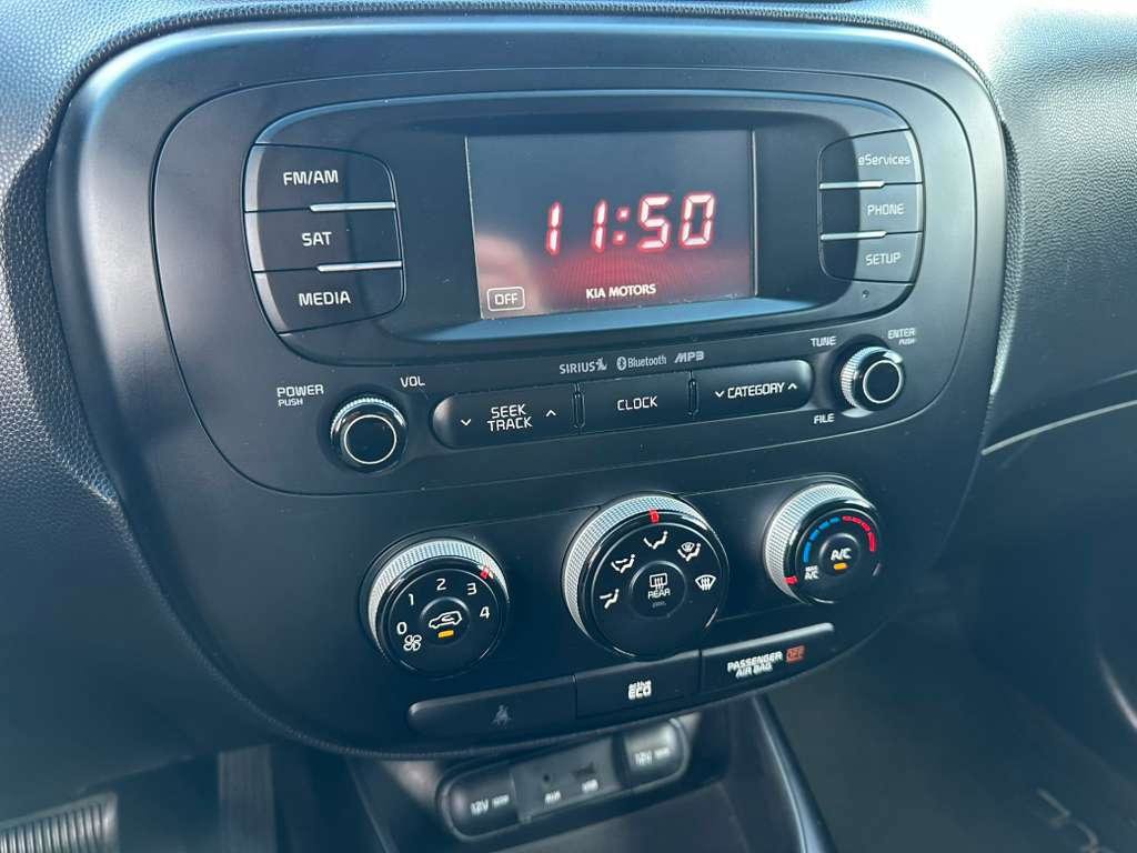 Used 2015 Kia Soul + image 12