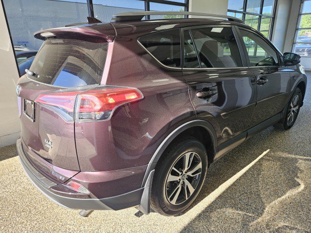 Used 2018 Toyota RAV4 XLE AWD/4WD image 2