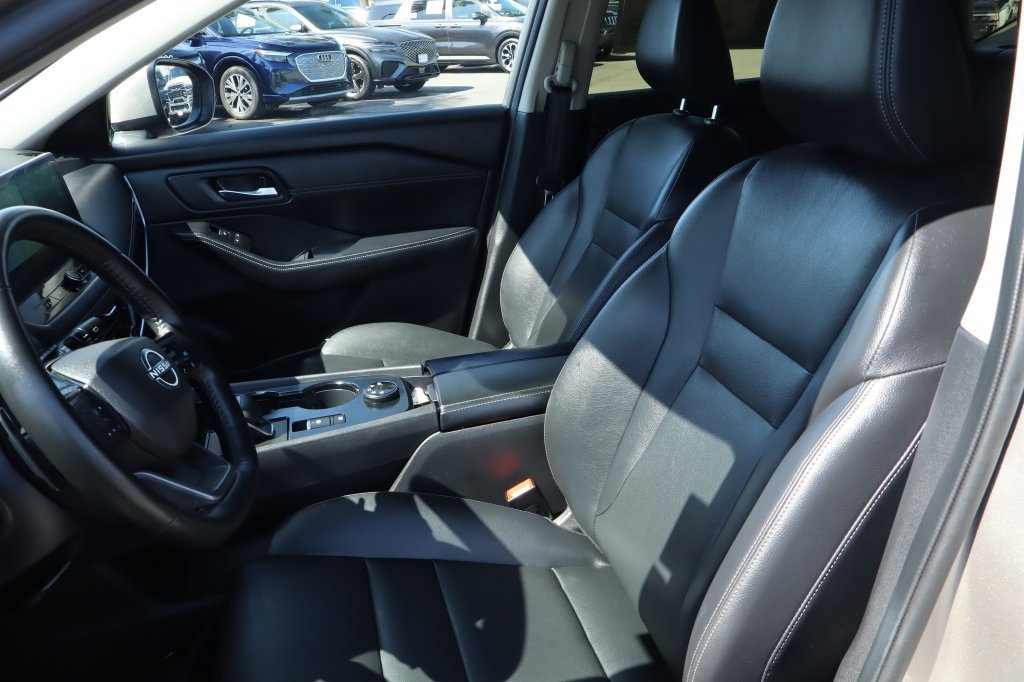 Used 2025 Nissan Rogue SL w/ SL Premium Package AWD/4WD image 14