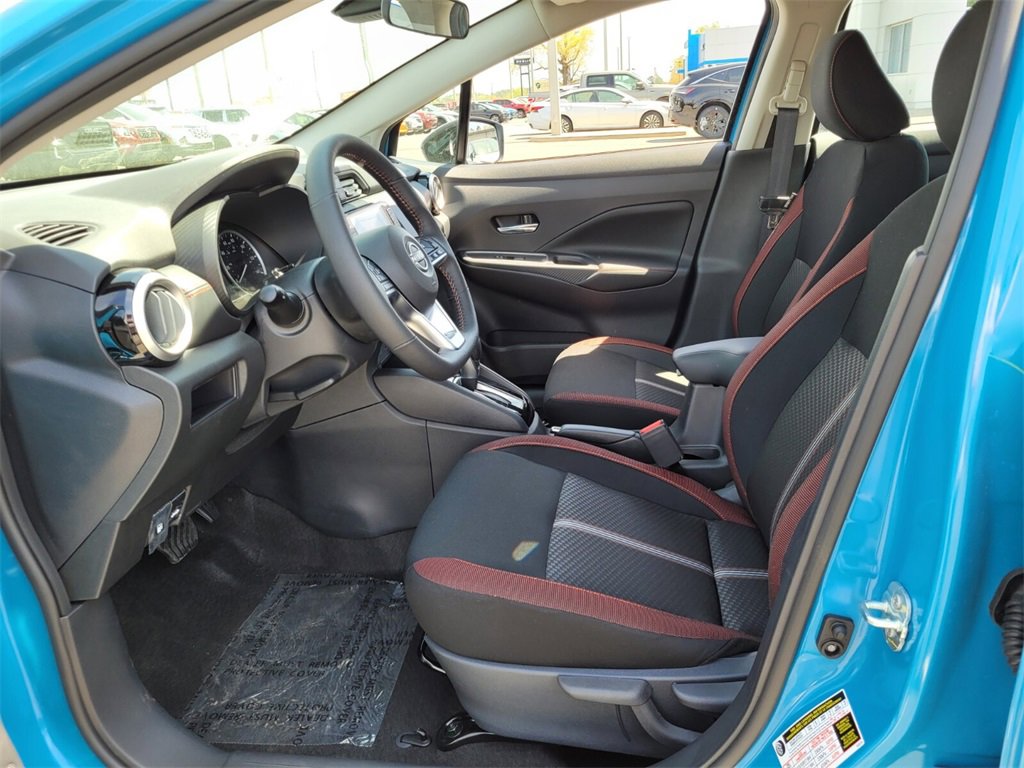 New 2025 Nissan Versa SR w/ Trunk Package image 3