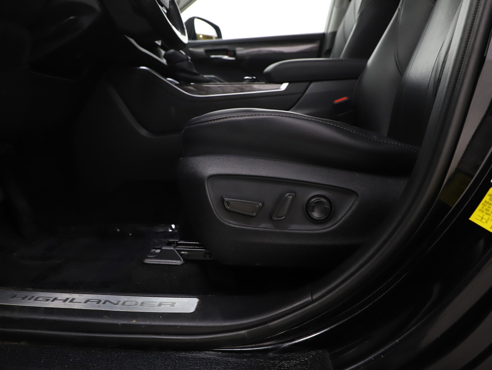 Used 2020 Toyota Highlander Limited image 22