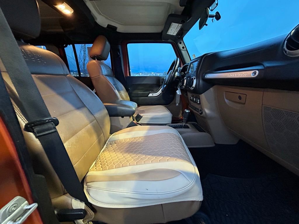 Used 2011 Jeep Wrangler Unlimited Sahara w/ Dual Top Group image 31