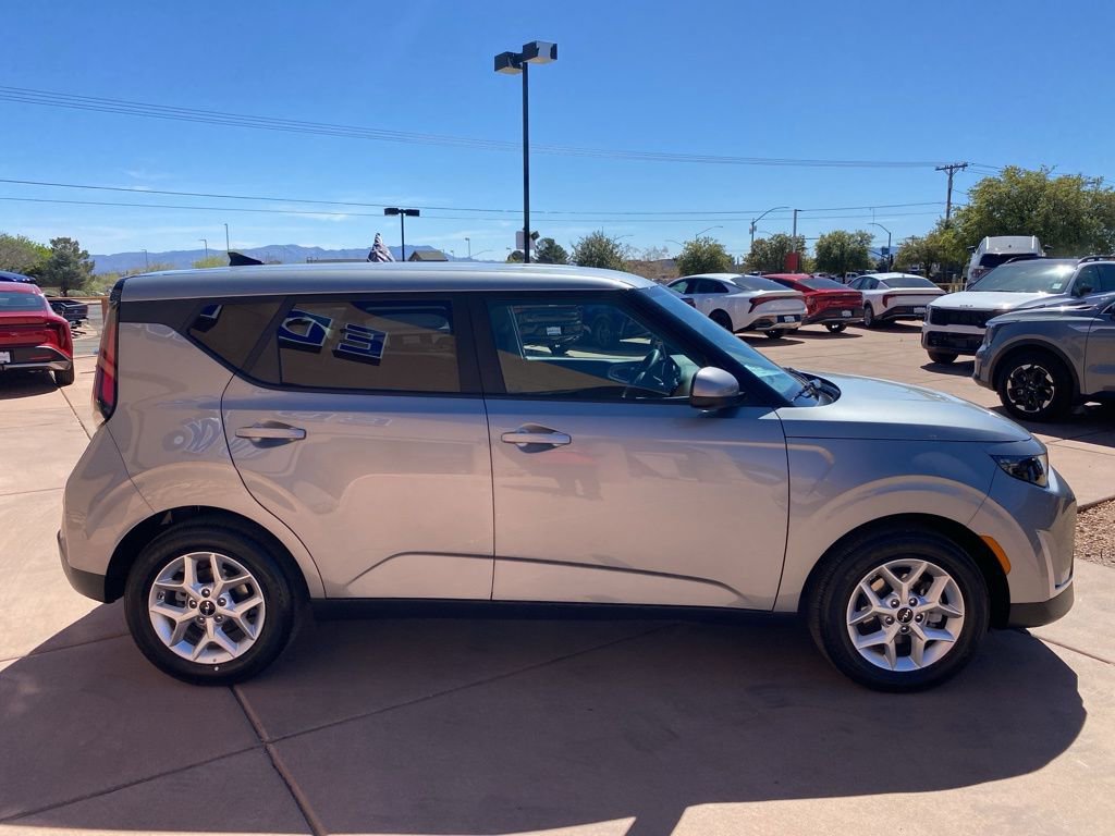Certified 2025 Kia Soul LX image 8