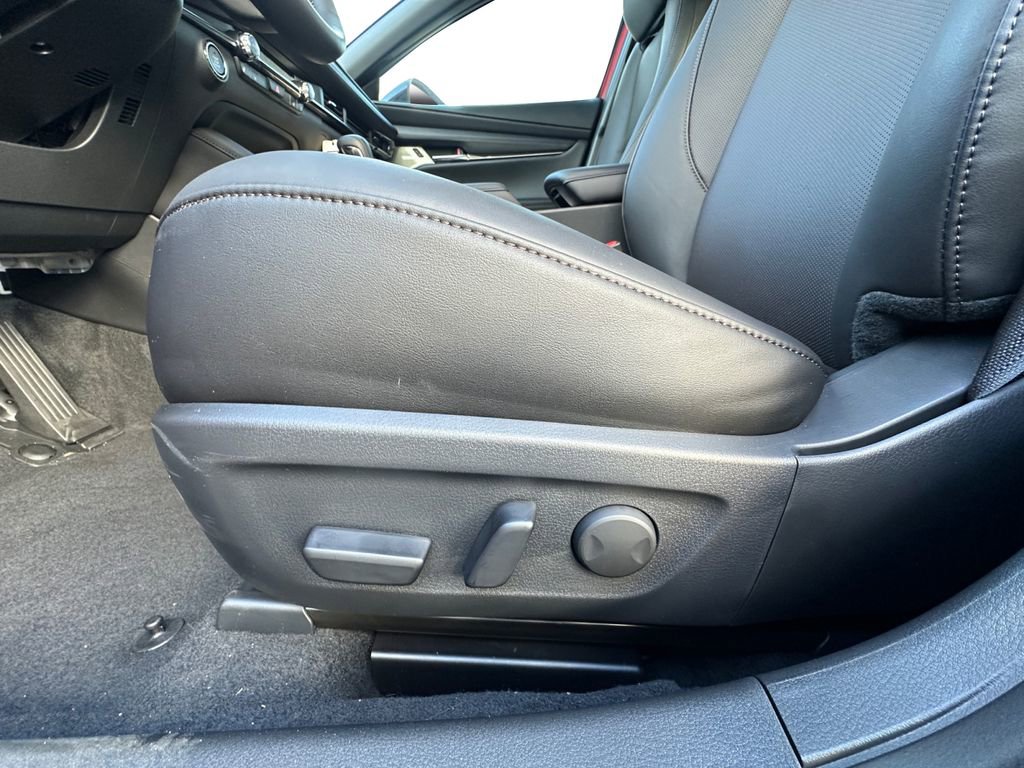 New 2026 MAZDA MAZDA3 Hatchback w/Premium Plus Pkg image 9