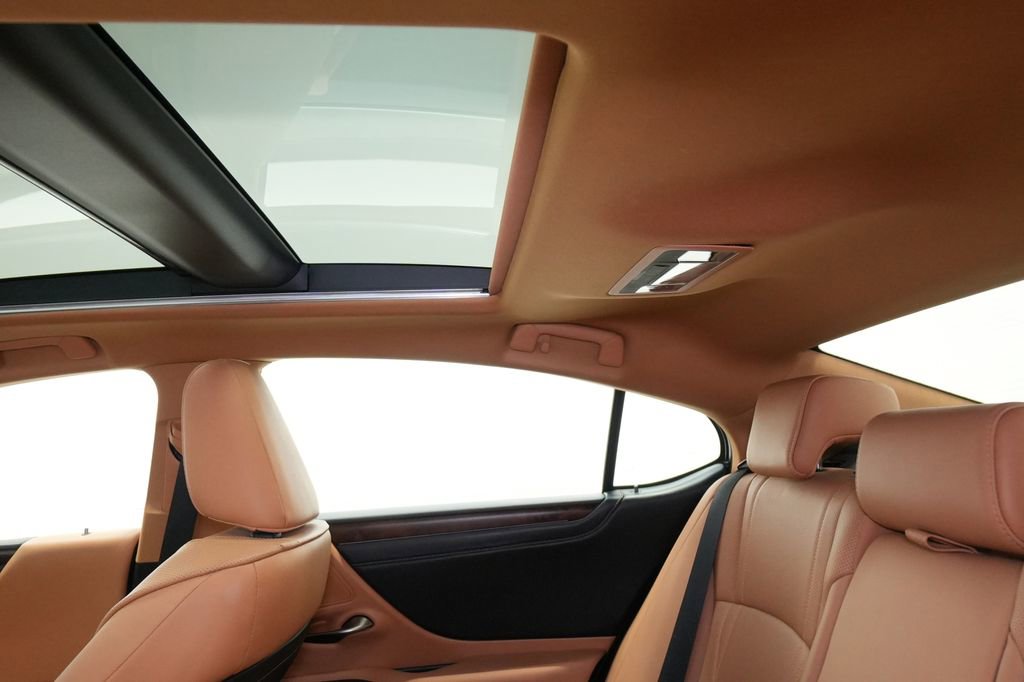 Used 2023 Lexus ES 350 Luxury w/ Accessory Package (Z2) image 23