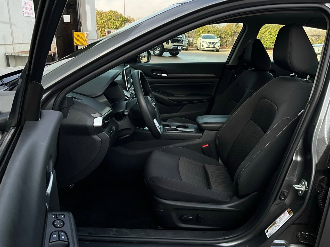 Used 2025 Nissan Altima 2.5 SV image 10