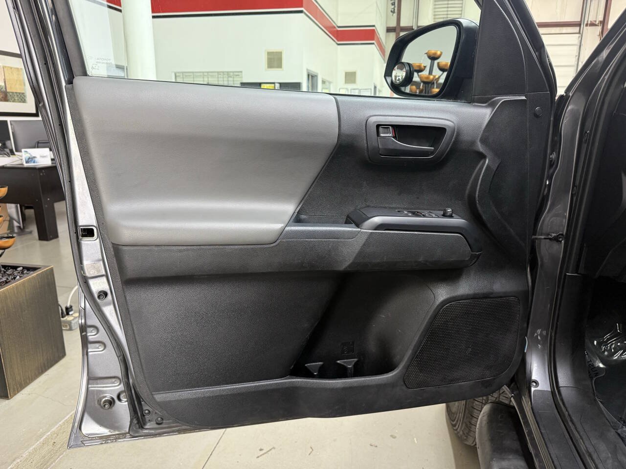 Used 2021 Toyota Tacoma SR AWD/4WD image 10