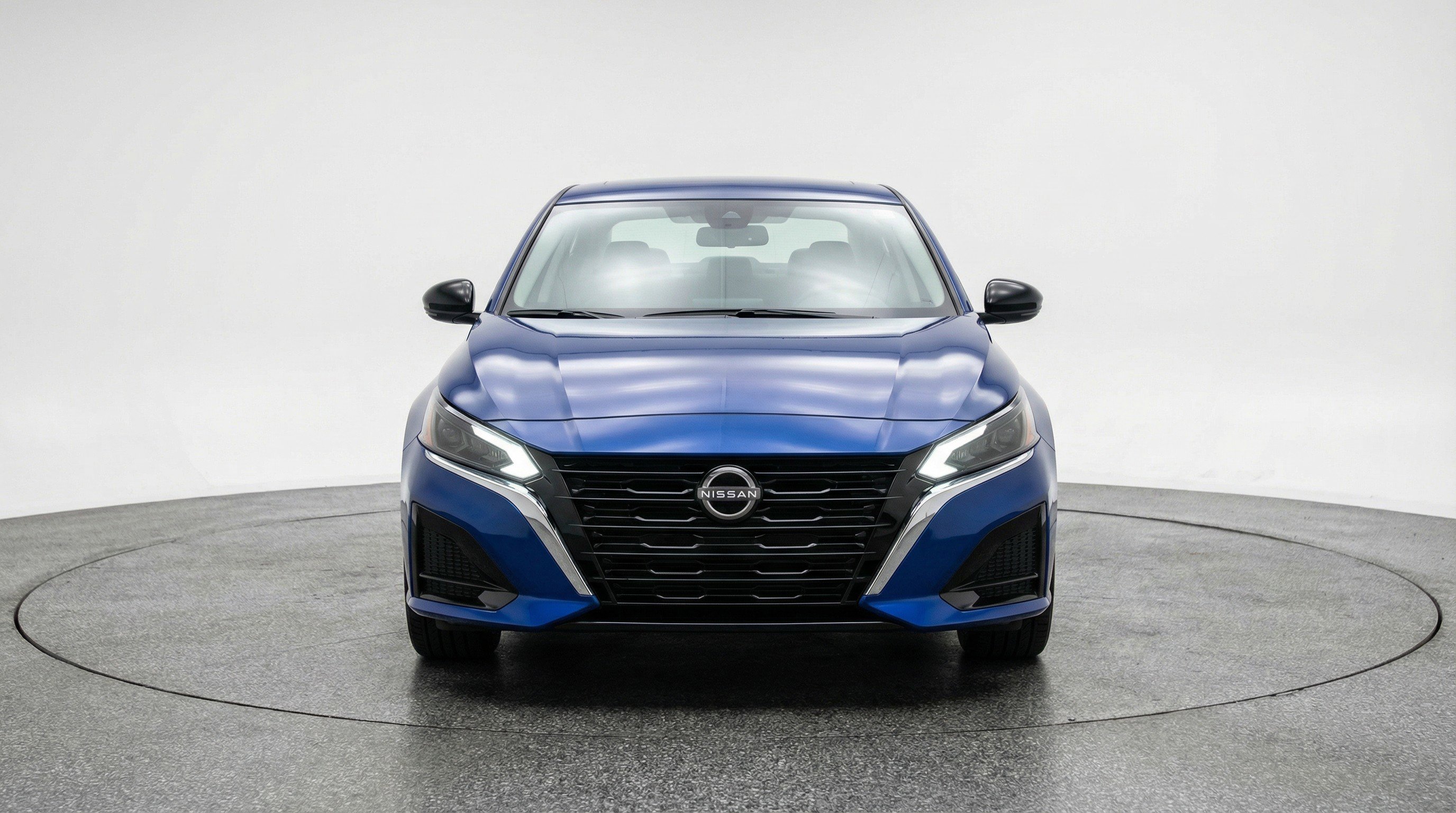 Used 2025 Nissan Altima 2.5 SV FWD image 2