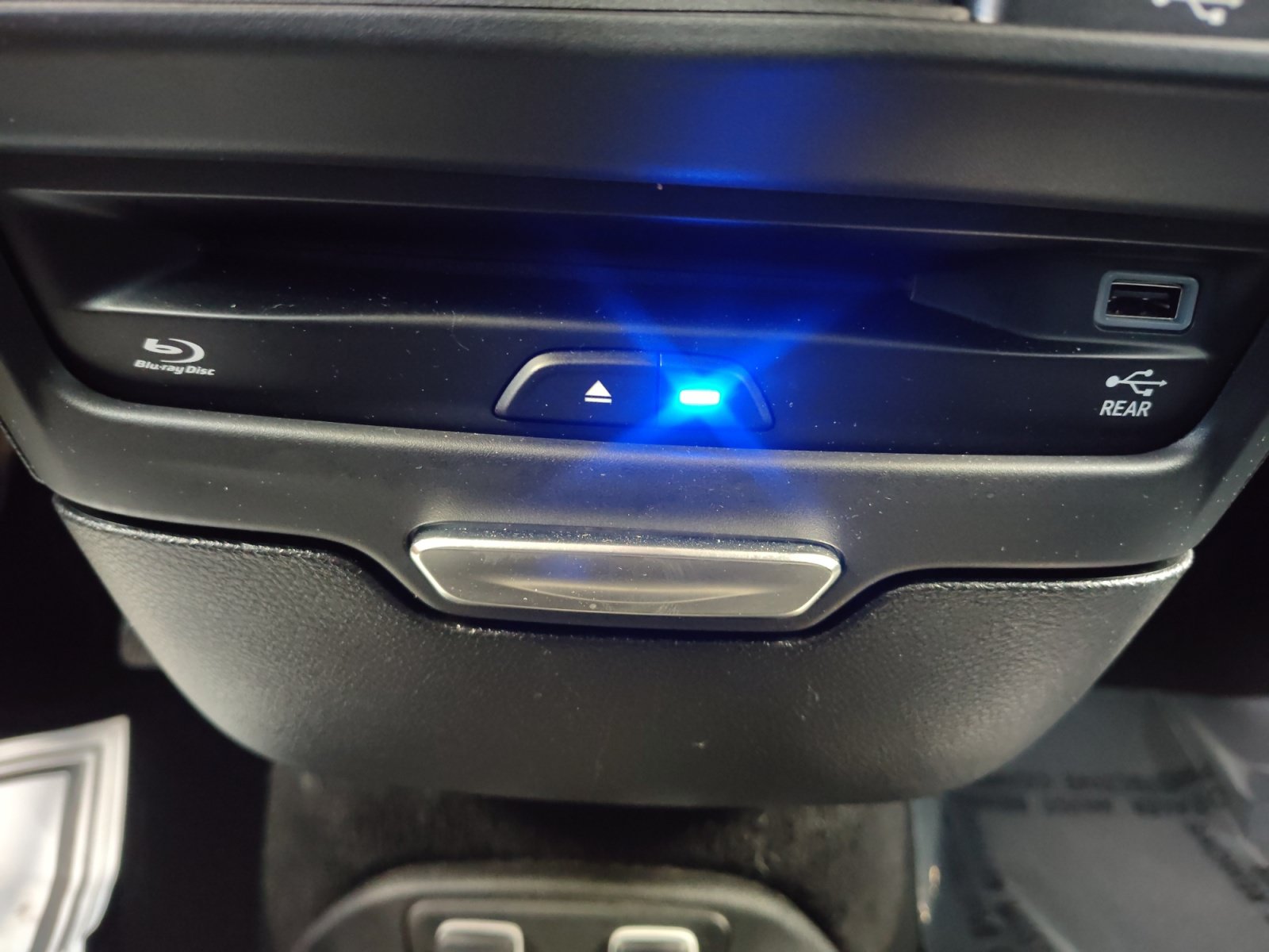Used 2019 Chrysler Pacifica Limited w/ Advanced Safetytec Group FWD image 37