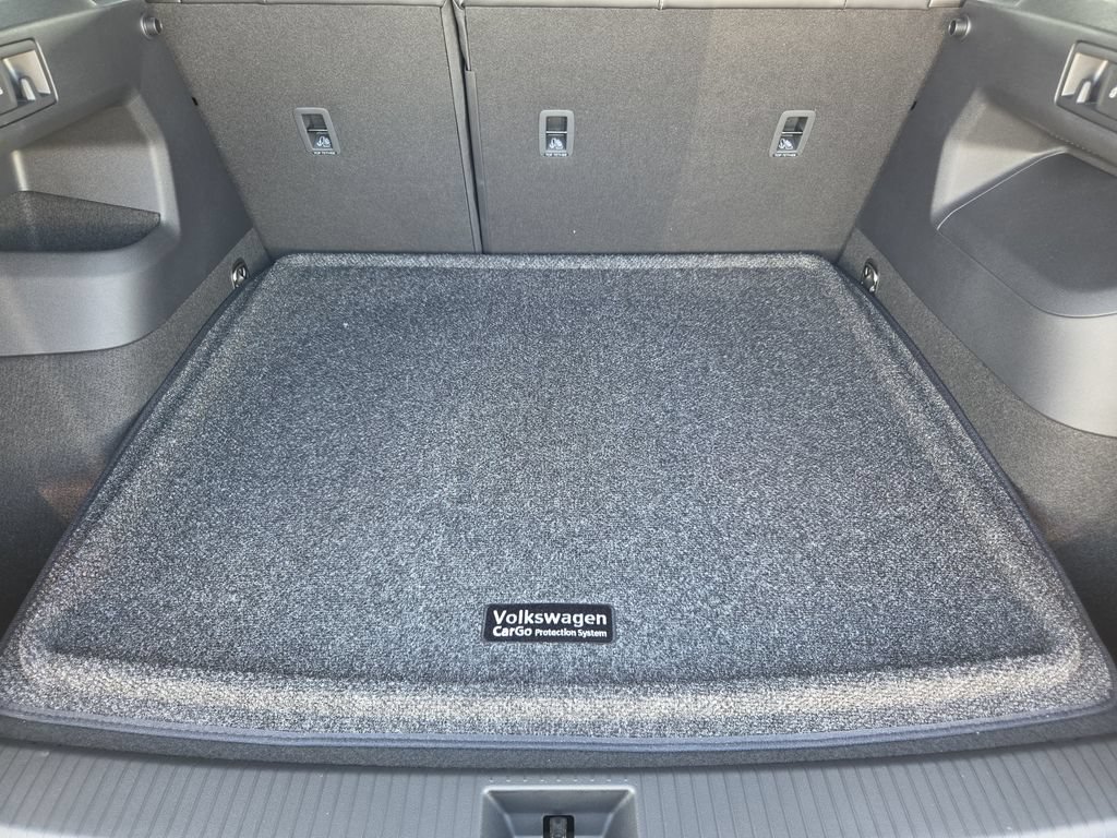 New 2026 Volkswagen Tiguan SE R-Line FWD image 28