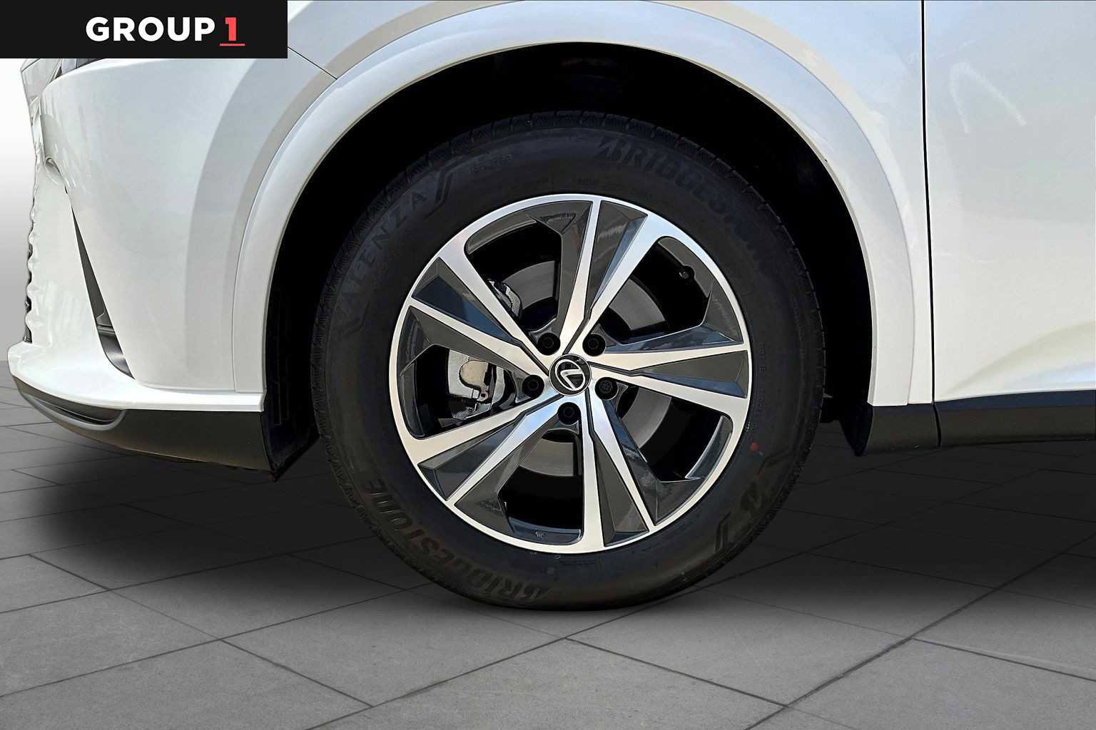 Used 2025 Lexus RX 350 Premium w/ Accessory Package (Z1) image 9