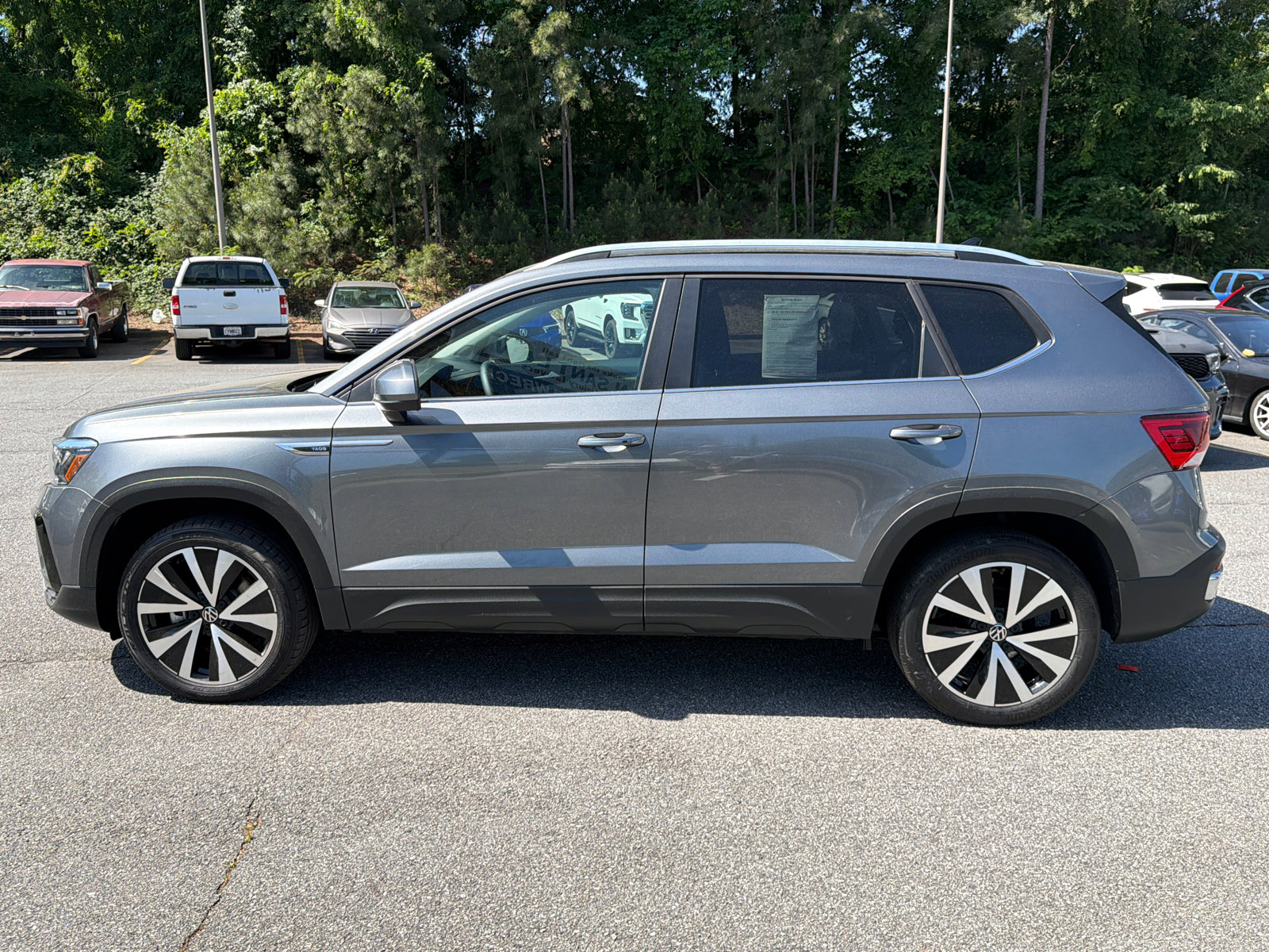 Used 2022 Volkswagen Taos SE w/ Panoramic Sunroof Package image 8