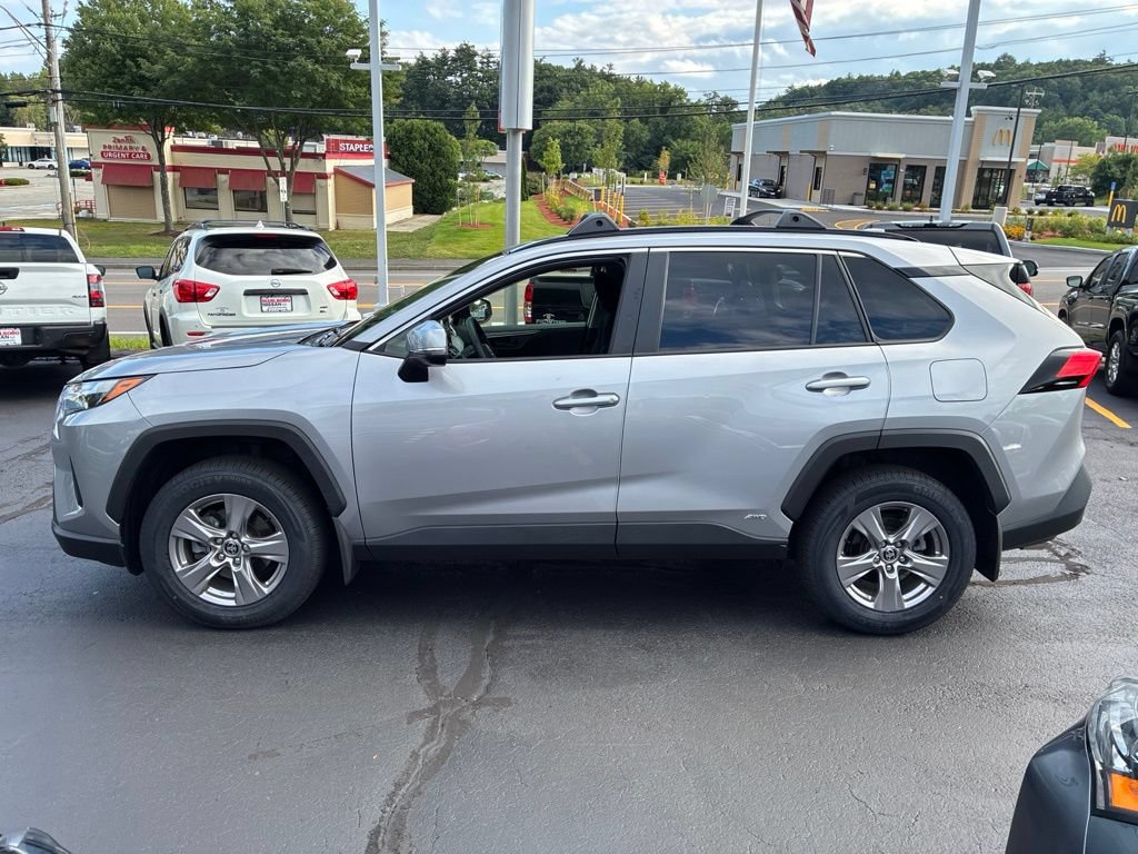 Used 2024 Toyota RAV4 LE AWD/4WD image 4